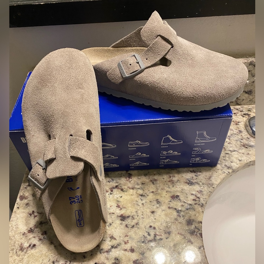 Womens Birkenstock Boston Clogs size 37 (6.5) Color stone coin suede worn once!